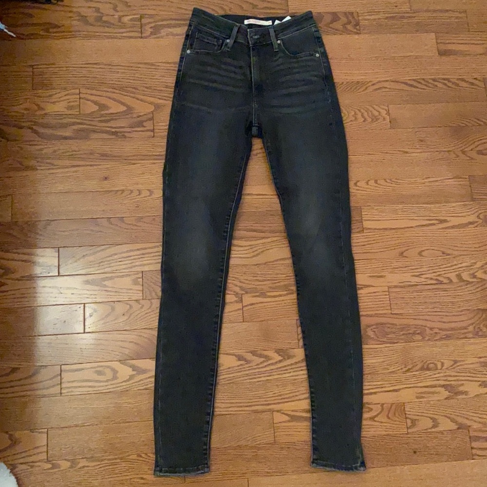 Women’s Levi’s jeans